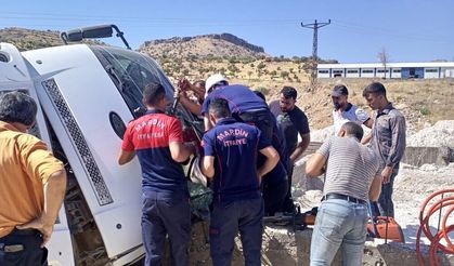 Mardin'de devrilen kamyonun sürücüsü yaralandı