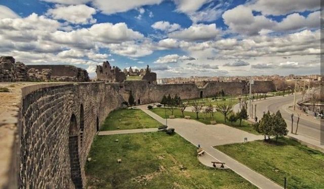 Diyarbakır’da öğrenciler yıkılacak okullarda eğitim görmüş