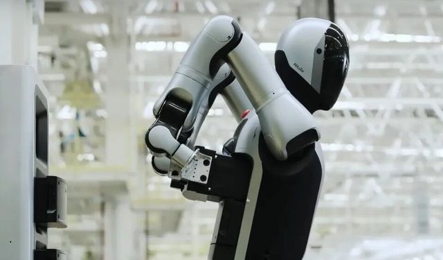 Çin’de pili bitince kendi değiştirebilen robot üretildi