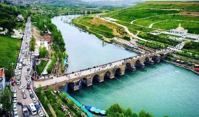 Türkiye tartışmıştı, Diyarbakır’da hepsi kaldırdı
