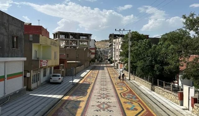 Belediye, 11 milyon TL'ye halı desenli yol yaptı