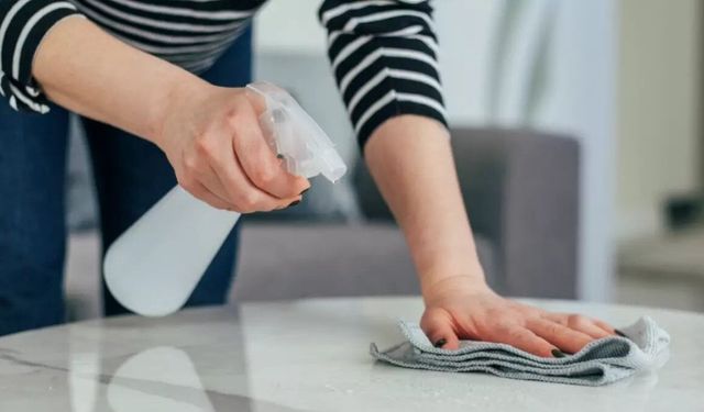 Bu basit yöntem ile mobilyalarınız haftalarca toz tutmayacak