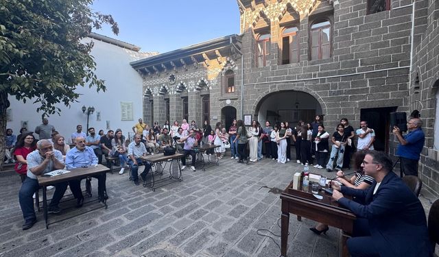 Diyarbakır'da edebiyat ve eleştiri dolu söyleşi