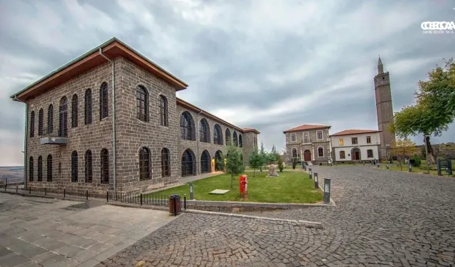Diyarbakır'da tarihi memur atamaları