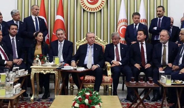 AK Partili Ensarioğlu çok konuşulan fotoğraf için konuştu