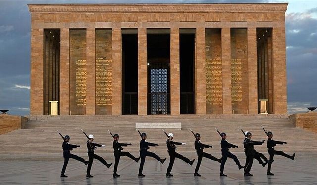 10 Kasım resmi tatil mi? 10 Kasım'da okul var mı?