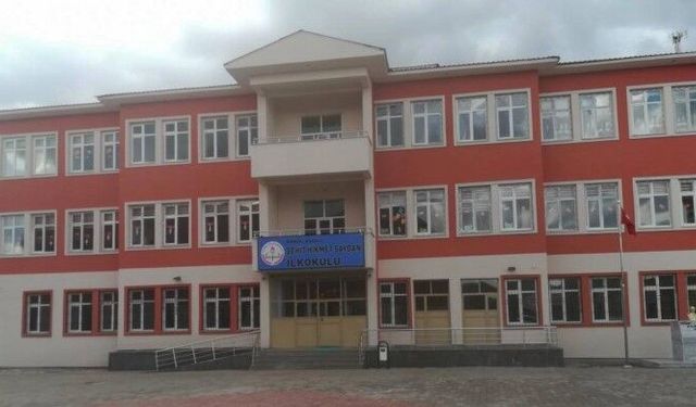 Yatılı okulda 120 öğrenci hastaneye kaldırıldı