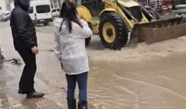 Sağanak nedeni ile yollar göle döndü