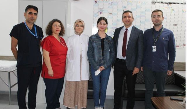 Annesinin böbreğiyle hayata tutundu