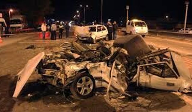 Şanlıurfa'da iş makinesi ve otomobil çarpıştı