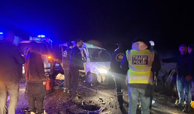 Trafik kazasında aynı aileden 4 kişi öldü