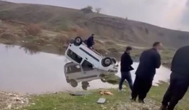Otomobil gölete uçtu, sürücü yaralandı