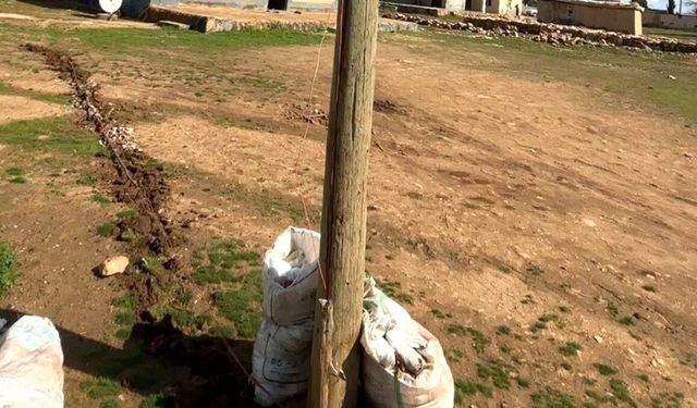 Direk oyularak kaçak elektrik hattı çekildi