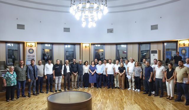 Diyarbakır Kayapınar’da eş başkanlar muhtarlarla buluştu