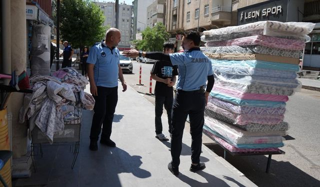 Diyarbakır esnafına ''kaldırımlar yayalarındır'' ikazı