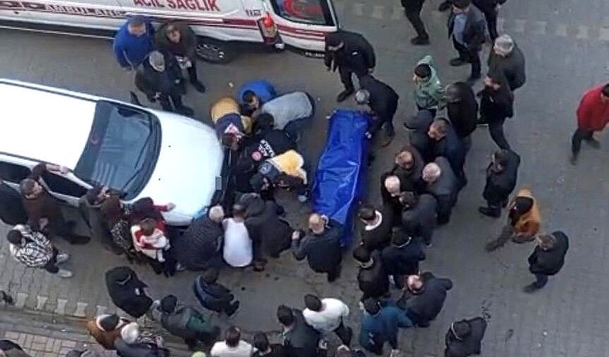 Sokak ortasında bıçaklanarak öldürüldü