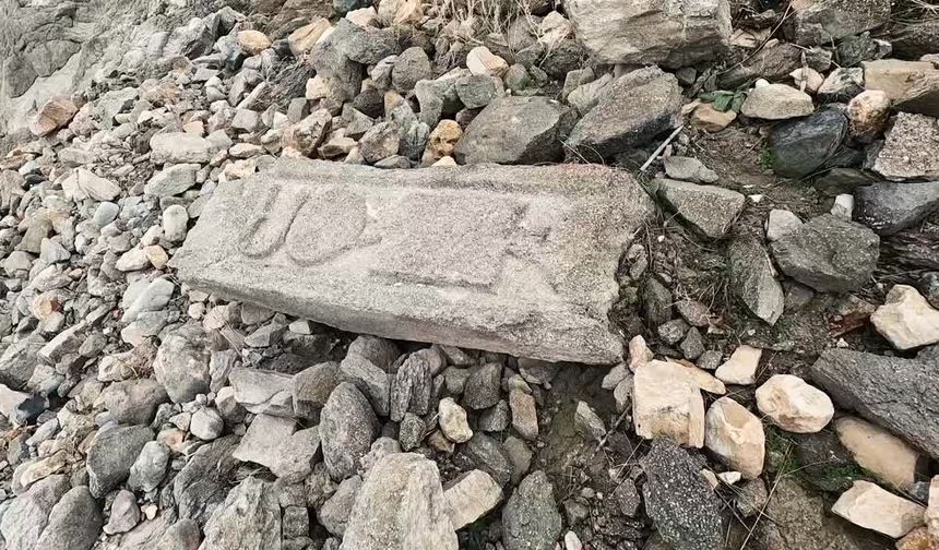 Baraj gölünün çekilmesiyle sanduka parçası bulundu