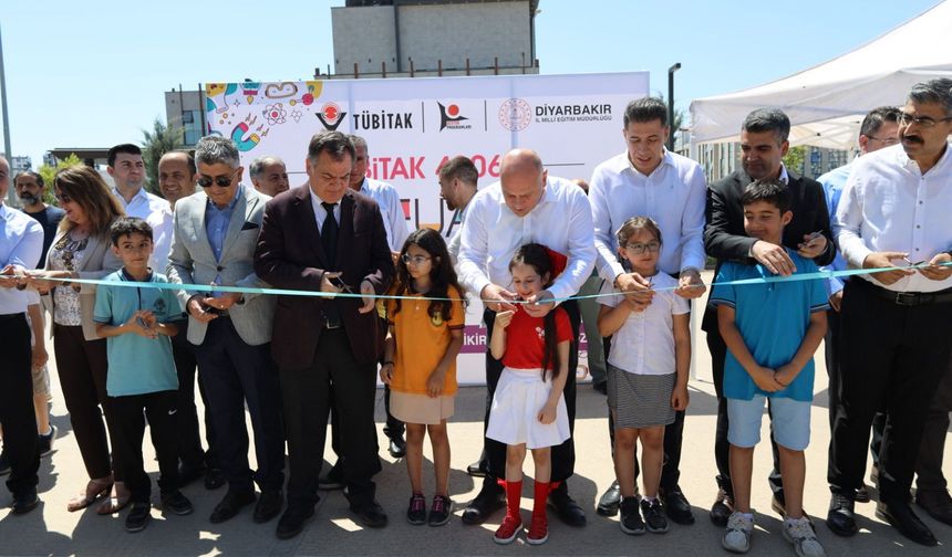 Diyarbakır’da Harezmi Eğitim Modeli Yıl Sonu Sergisi düzenlendi