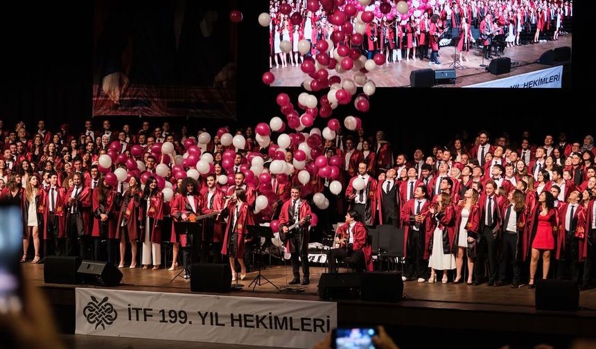 Türkiye’nin ilk tıp fakültesinde 199. dönem mezuniyeti heyecanı