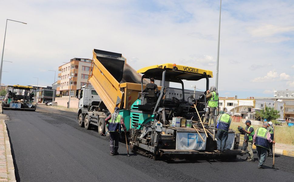 Diyarbakır'a yaz geldi, asfalt sezonu başladı