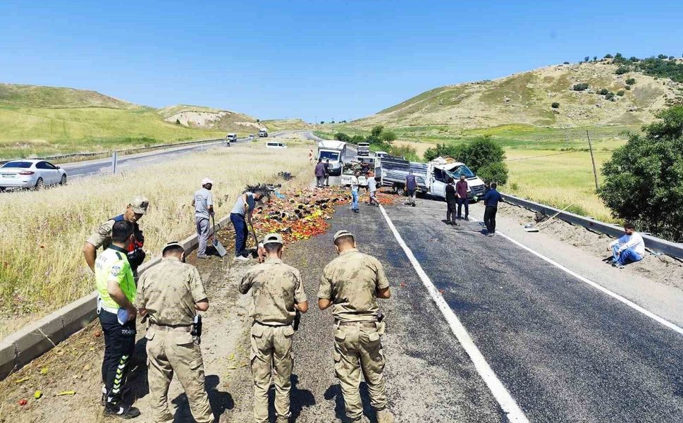 Silvan yolu trafiğe kaza sonucu kapandı !