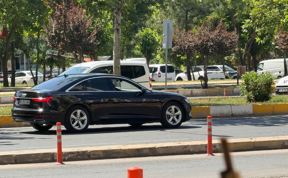 Diyarbakır’da yollar sürücüleri çileden çıkarıyor